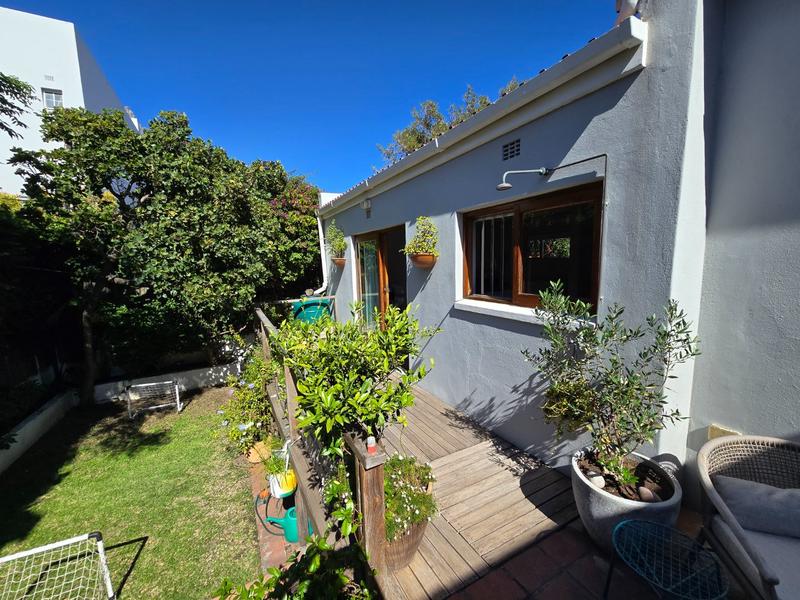 4 Bedroom Property for Sale in Vredehoek Western Cape